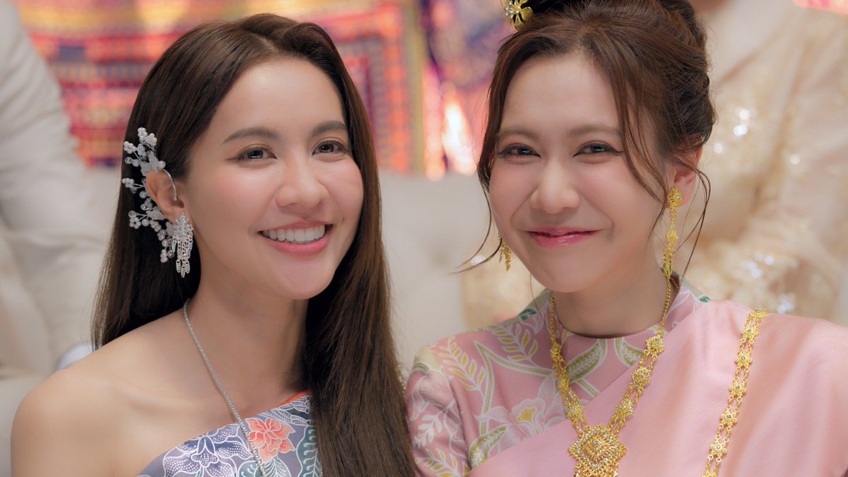 เป็นคนใต้มา 20 กว่าปียังไม่เคยเห็นชุดงานแต่งแบบนี้เลยสักครั้ง พี่คอสตูมหาทำมากกกก ยืนมองตั้งแต่เชียงรายก็รู้อะว่างานแต่งลูกเศรษฐีเมืองใต้

THE FIRE Q22 SHOOTING
#โซ่รักอัคนีคิว22