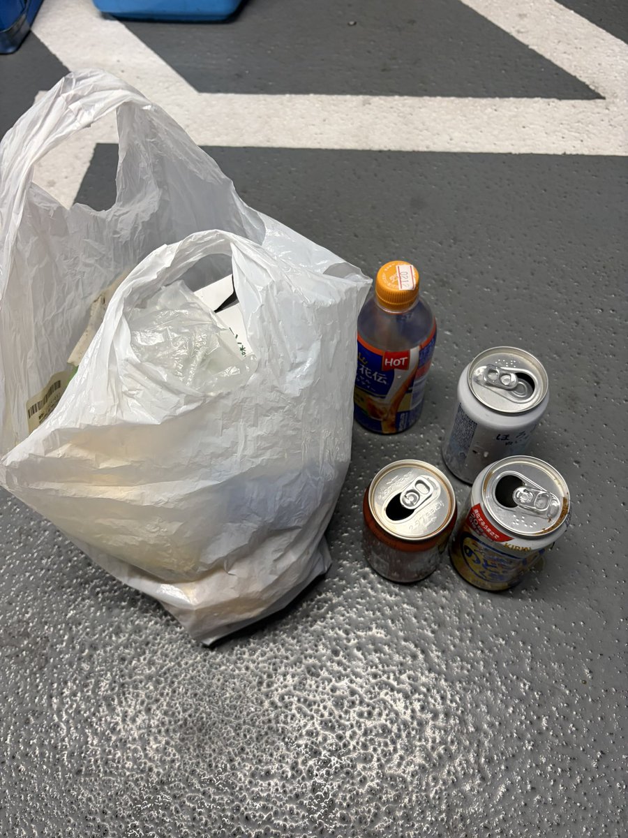 Ryusuke_Hirai's tweet photo. 3歳の息子とゴミ拾い🗑️
「忙しいなぁ」と言いながら、トングで器用に吸い殻を拾う姿に成長を感じる✨

少し前まで「2歳に戻りたい…」と弱音を吐いていたけど、自分でできることが増える喜びが勝ってきたみたい

街を綺麗にしながら、父もしっかり背中を見せなきゃと背筋が伸びました✨

#ゴミ拾い https://t.co/EmcB9abWq5
