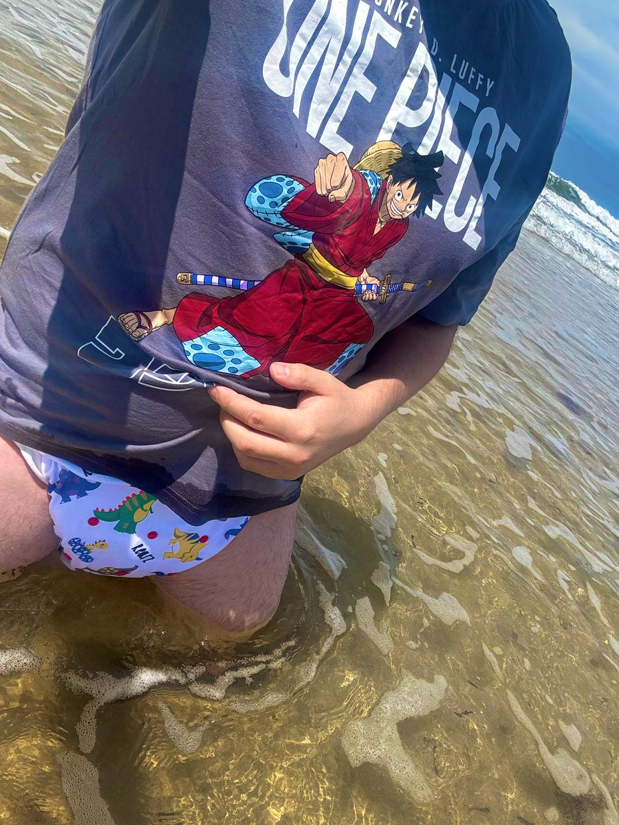 Daddy I wanna play in the water for longer. I promise I don’t need a change and got my swimming diaper on 😇😇
