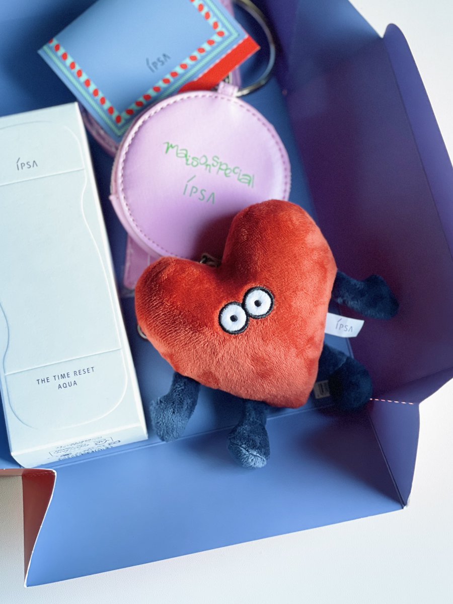 🤍🩶🎁🍫🤎🖤

イラストからコスメブランドのイプサさんが作ってくださったキーチャームです。
IPSA香港店でホリデーシーズンにお買い物をした方へのノベルティとして展開されました◎

#heart #ハート #イラスト #さかがわしごと