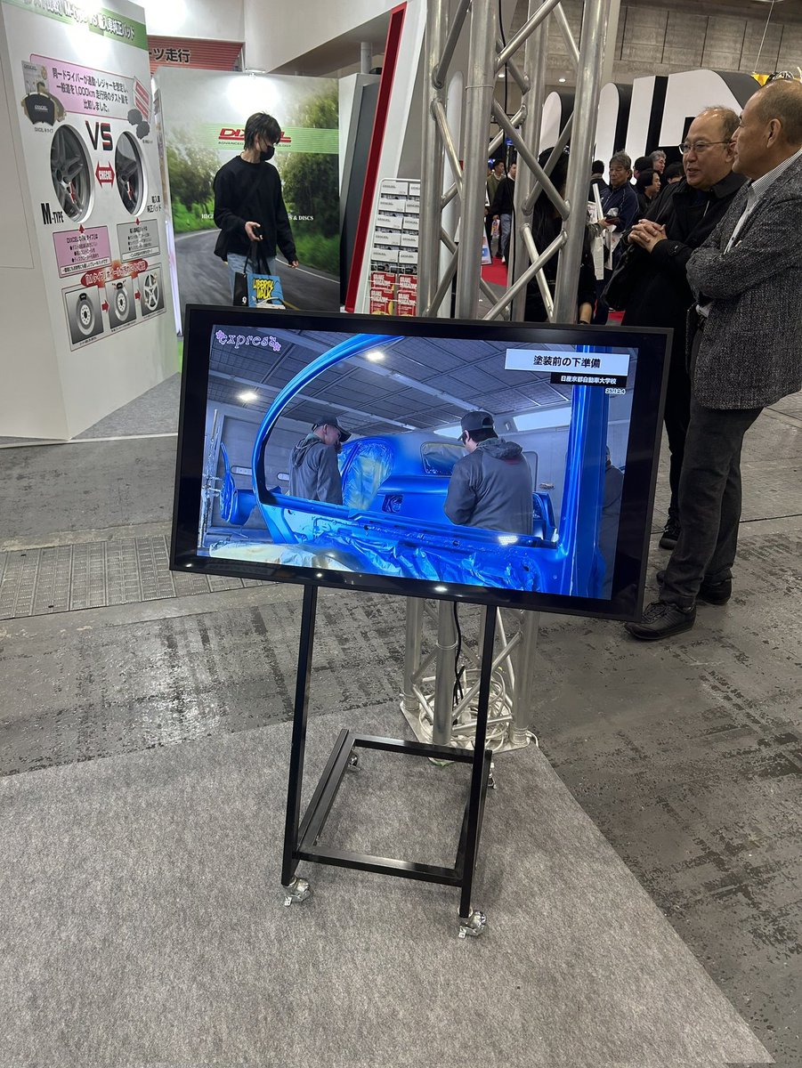 blue_carlife's tweet photo. #オートメッセ 2日目🔥
#日産京都自動車大学校 のブースにて、当方で数ヶ月に渡って車両の制作過程を密着取材した映像を流してもらっております‼️
6B号館へぜひ遊びに行ってくださいね〜！
バチイケなサニーと原型留めていない可愛いマーチが見れますよ～🚗³₃
#ExpressGarage https://t.co/HRptdJ7kH7