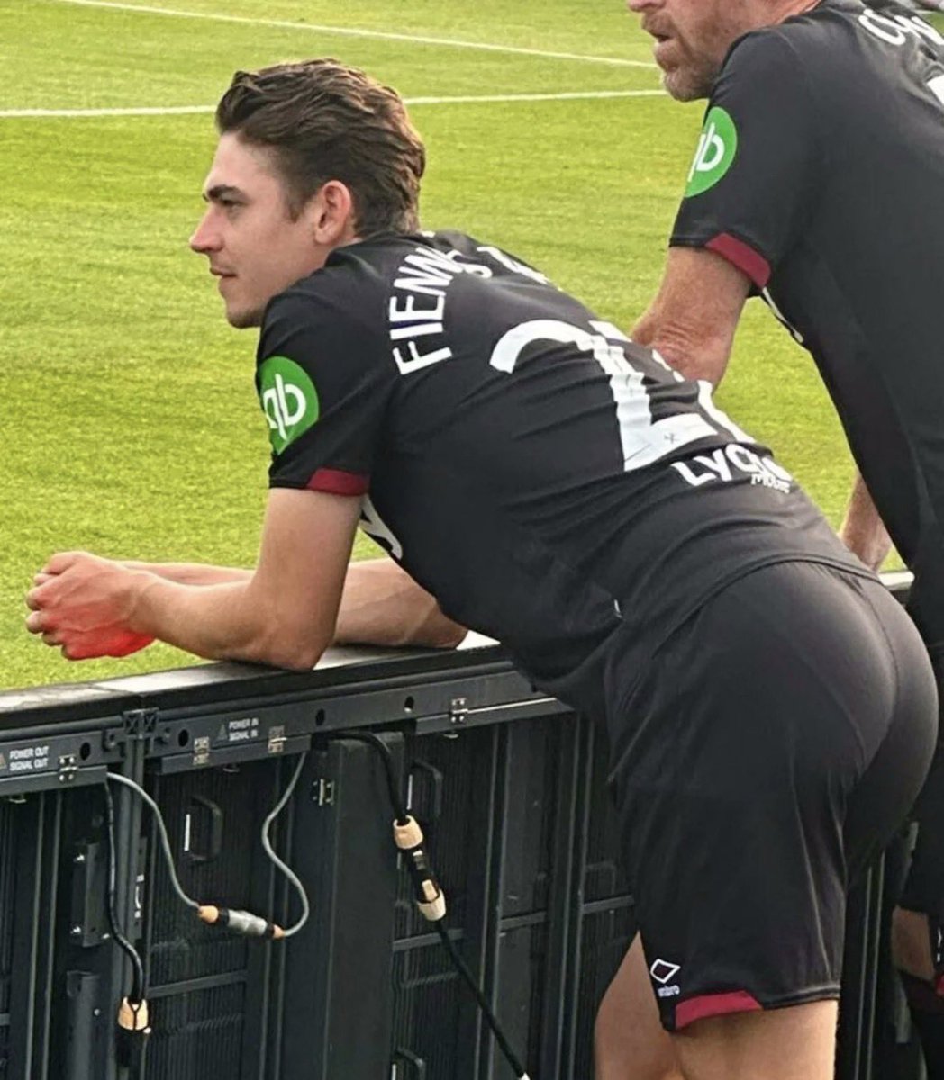Famous Bulges tweet media