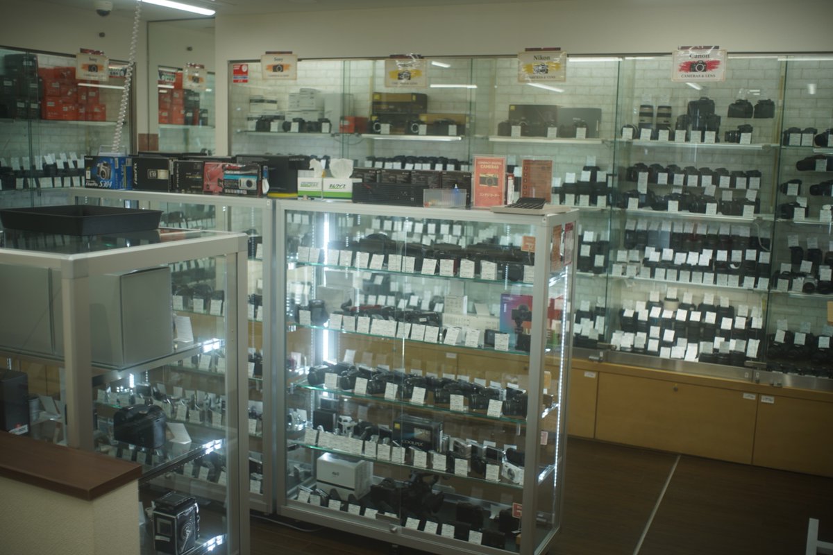 dkcamera2027's tweet photo. Sometimes I shoot inside the shop with an old lens.
The boxes and textures actually have a nice mood.

Camera: Sony α7III
Lens: Nikkor-S Auto 35mm F2.8

#oldlens
#camerashop
#shopsnapshot
#Nikkor
#usedcamera https://t.co/jebzlCeRJE