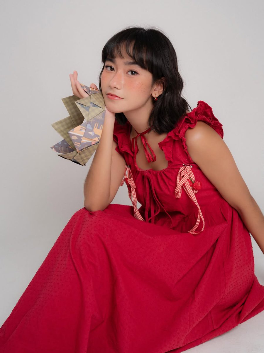 FREYA_WARIORRR's tweet photo. Selamat HBD free walaupun mungkin kamu belum kenal aku ataupun aku belum pernah vc, meet and greet atau pun ke teater sama sekali mungkin itu aku akan wujud kan nanti inshaAllah ya @Freya_JKT48, SEMOGA KAMU TUMBUH JADI DEWASA DAN BAIK DI JKT48. 
#FreyaDwiDasa
#AbhiUdayaVimsati https://t.co/oa50UdFz7A