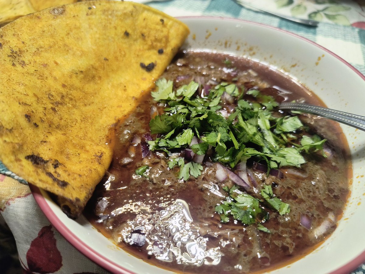 UniqueHiFi's tweet image. What's for dinner?
Birria two ways. 
#HomeChef #HomeCooking #food