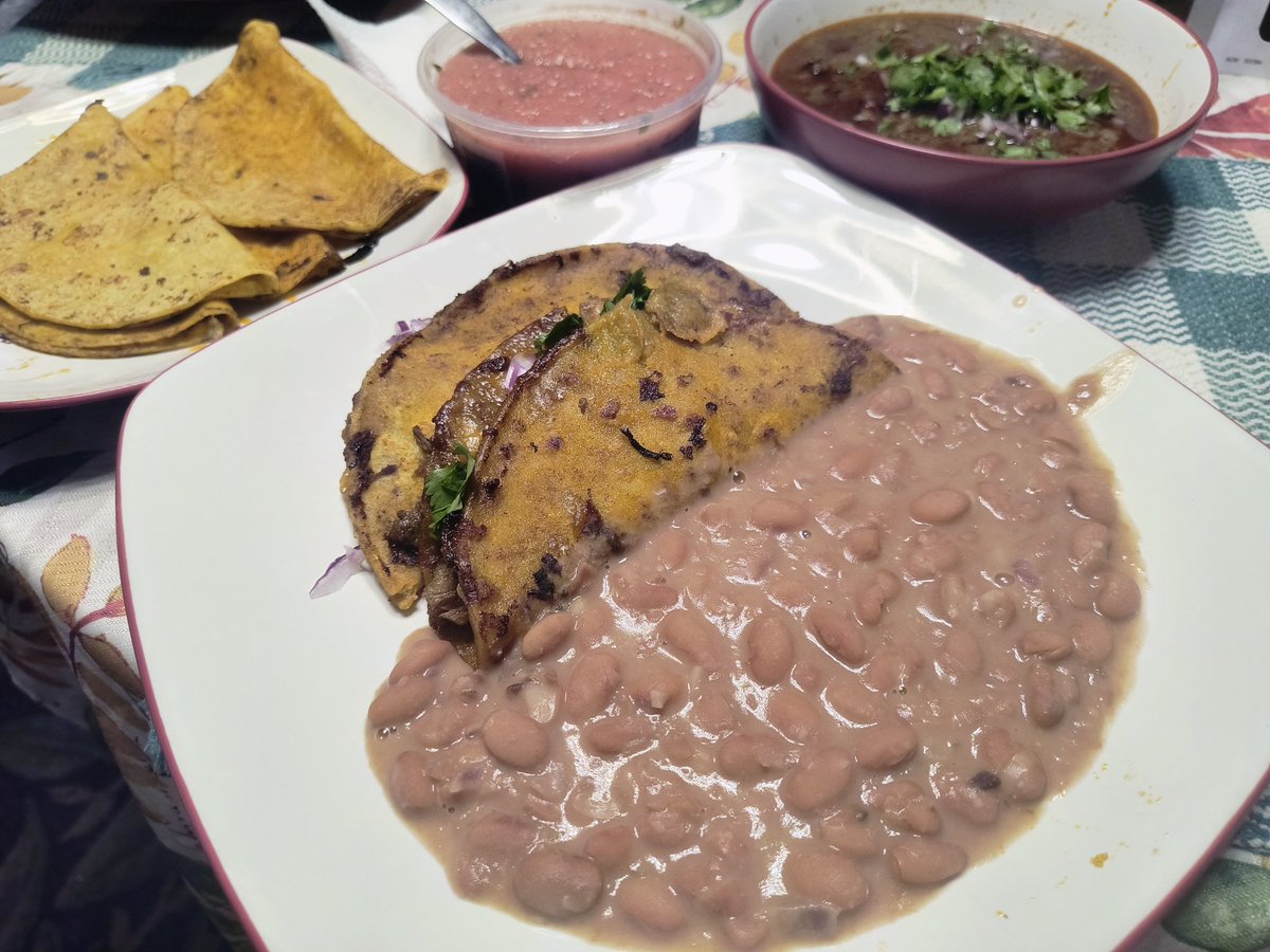 UniqueHiFi's tweet image. What's for dinner?
Birria two ways. 
#HomeChef #HomeCooking #food