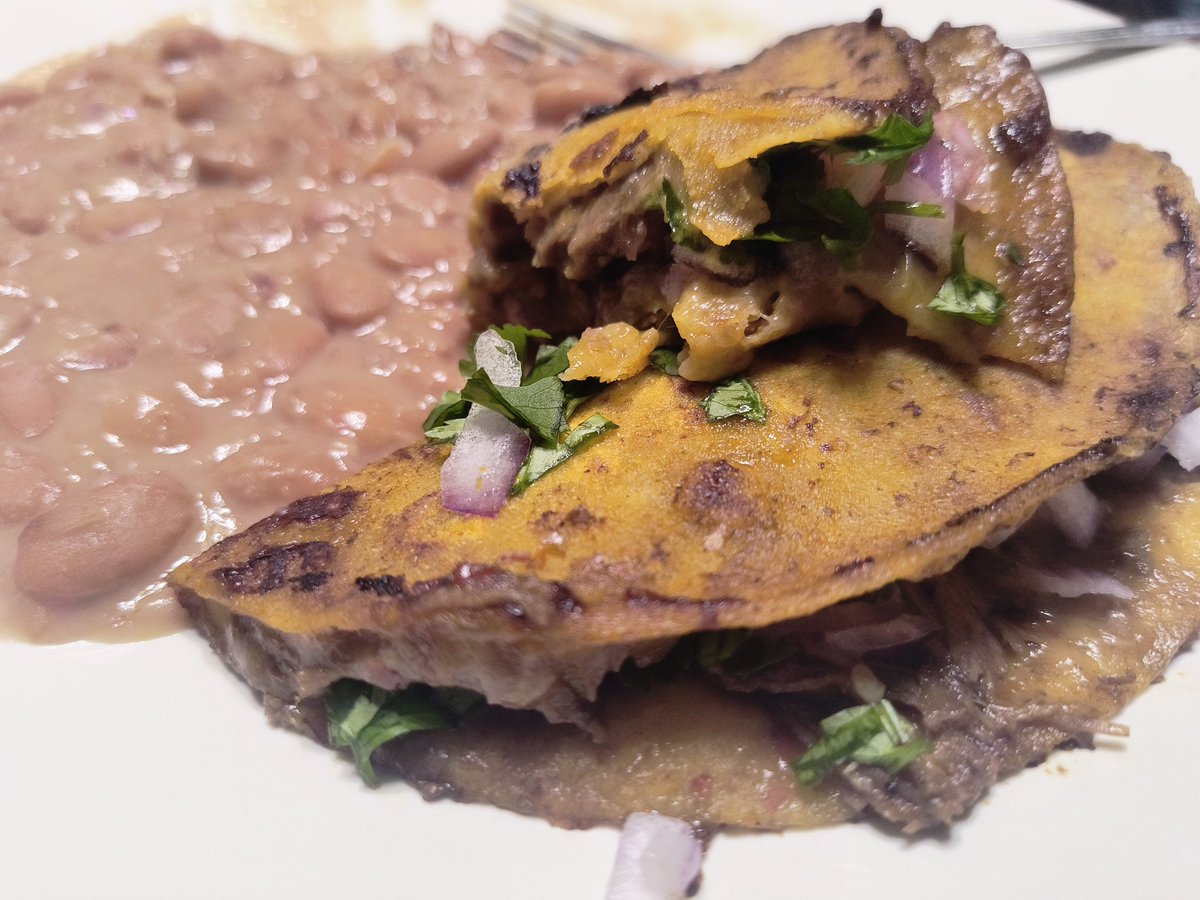 UniqueHiFi's tweet image. What's for dinner?
Birria two ways. 
#HomeChef #HomeCooking #food