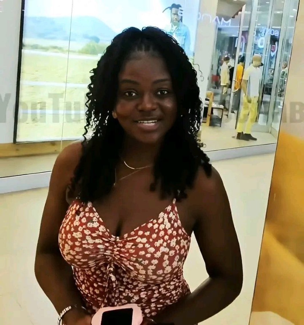 CureAbrams's tweet image. She’ll be like “No sex before you pay my dowry and a white wedding” kidogo ameonekana pamoja na kijana ya Putin Airbnb.