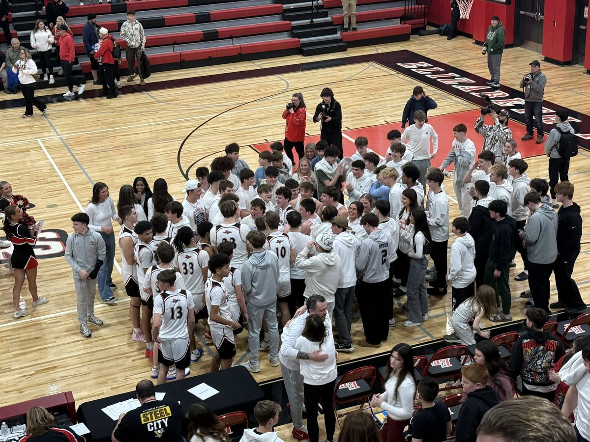 <a href="/TribLiveHSSN/">TribLive HSSN</a> FINAL | #WPIAL 4A 1st Round:
#7 <a href="/EFWarriors/">Elizabeth Forward HS</a> 83
#10 <a href="/avonworth_bball/">Avonworth Boys’ Basketball</a> 60

James Crovak with 21 off the bench right behind 22 from Dan Spence. Four in double figures for the Warriors. Will play AT #2 North Catholic at 7 pm Wednesday

Archive: webca.st/274910
<a href="/TribLiveHSSN/">TribLive HSSN</a>