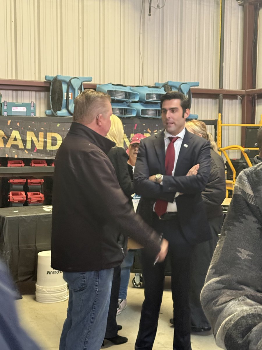 Had a great time in Payson today with <a href="/WendyRogersAZ/">Wendy Rogers</a> and other conservatives celebrating the opening of a new business, Ekwall Restoration! As a Treasurer, I will work hard to make Arizona have a pro-business climate that attracts businesses from across America.