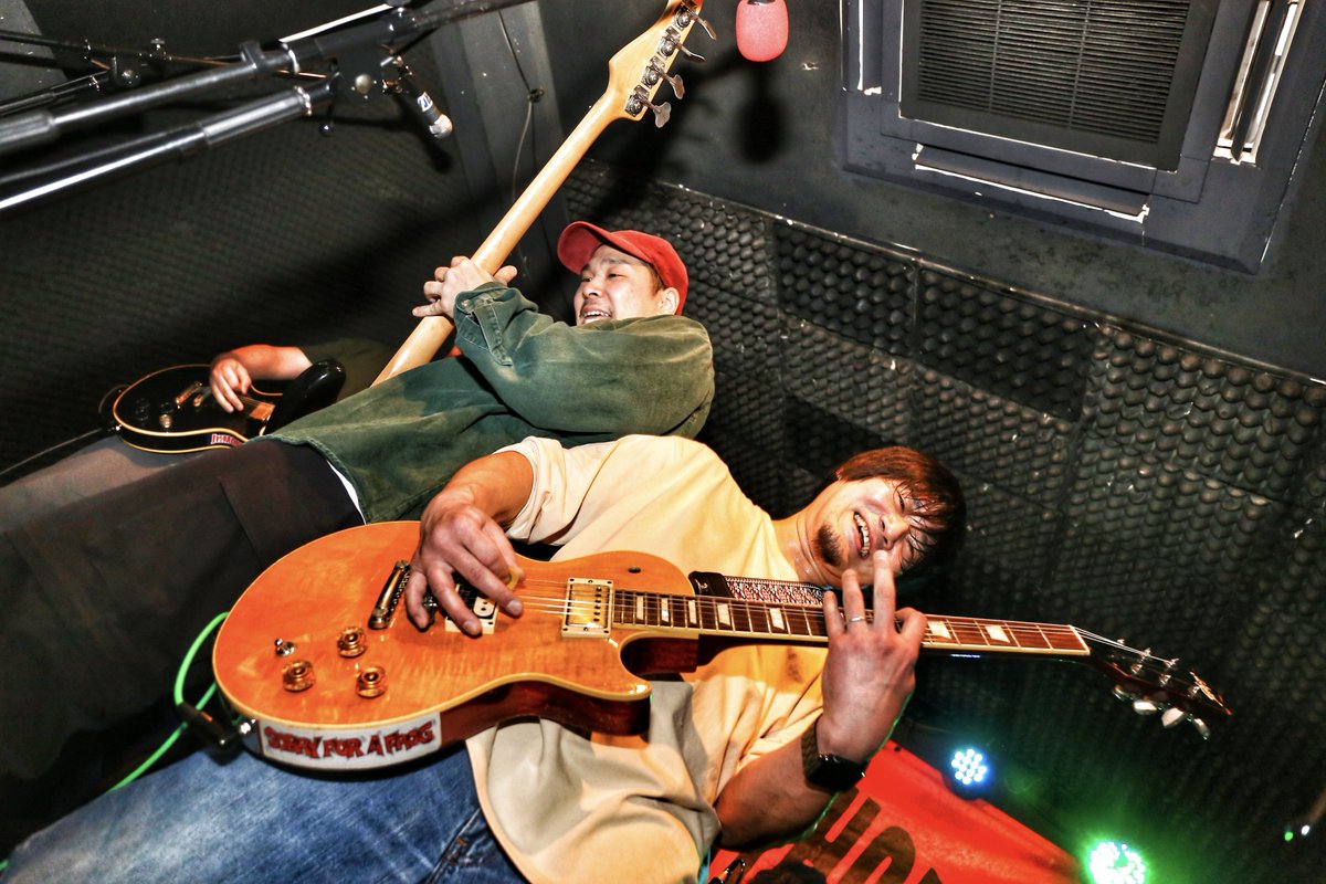 Take out bright tweet media