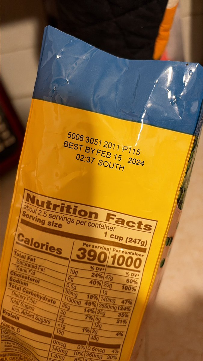 _mopalo_'s tweet photo. not me buying this package of frozen chicken carbonara tonight 2/13/26 at @HarpsFoodStores and when I got home I realized it was TWO YEARS EXPIRED ON THE SHELF. https://t.co/DOejqpx6hM