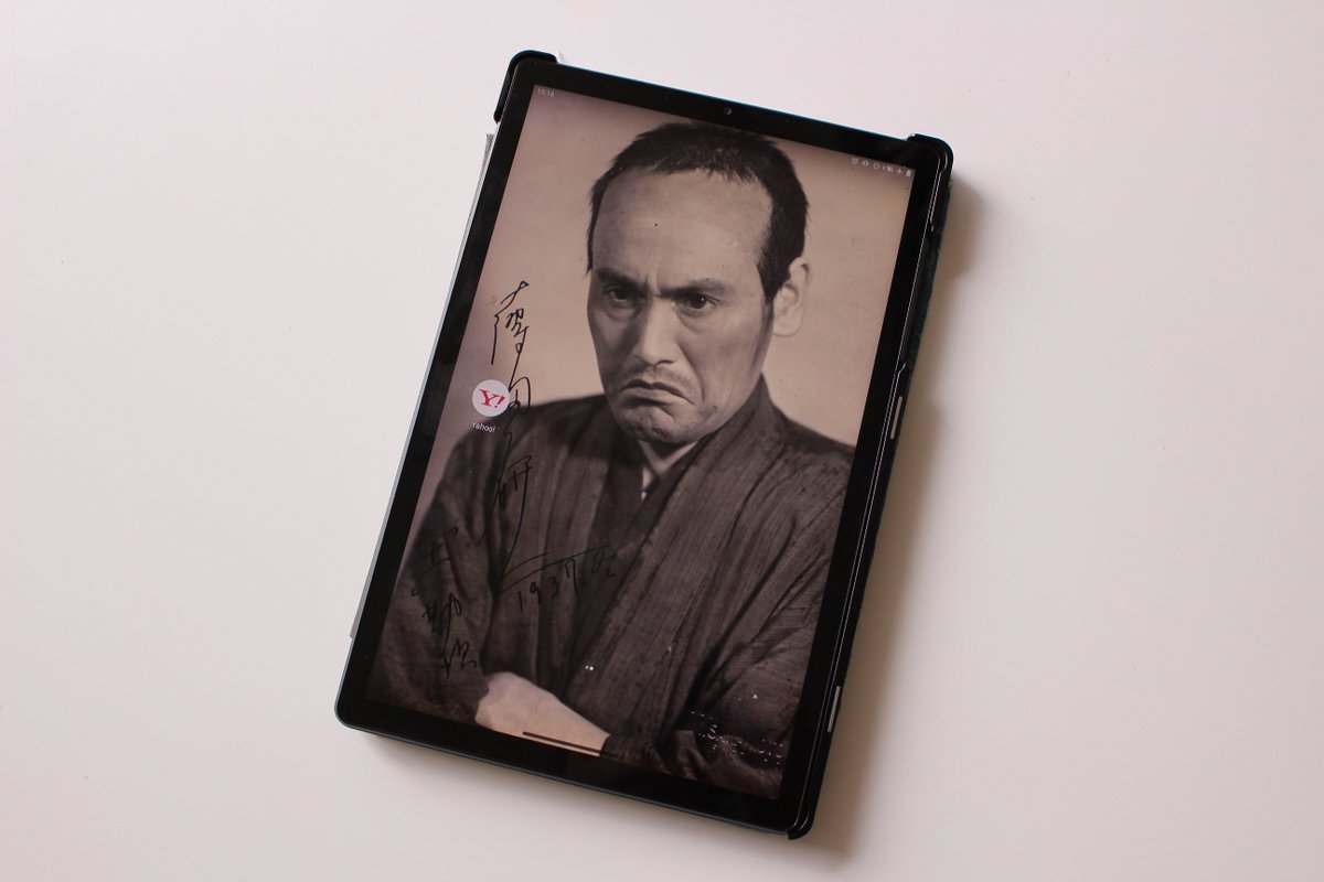 タブレットの壁紙を、薄田研二のサイン入りブロマイド(坂本万七撮影)に