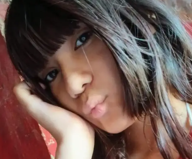 Hilen Lisbet Cruz Pérez tiene 13 años, desapareció el 12/2 en el barrio Rosedal #Cordoba capital. Es delgada, altura 1,50. Vestía campera negra con capucha, pupera rosa, biker rosa claro, zapatillas blancas y mochila color crema. Por favor avisar #Urgente☎️351-4666250, 101 o 911