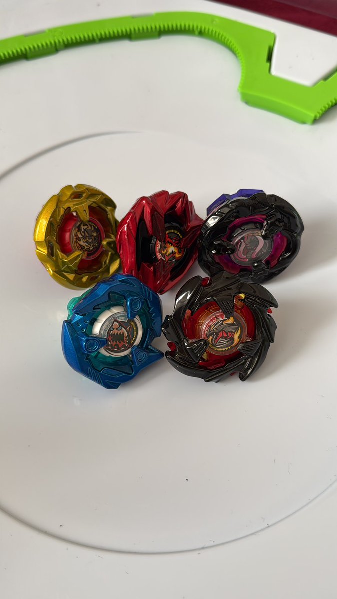 Tutineko4's tweet photo. コンプ
 #ベイブレードｘ https://t.co/JFtYbFpwBd