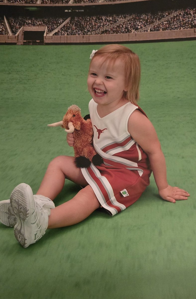 tbar53's tweet photo. So excited!! Our twin granddaughters just received their acceptance to the University of Texas!! Hook 'Em Claire and Catherine!!!
@_delconte @BarelyRegal18 @seanasu2000 https://t.co/rTWhl05bff