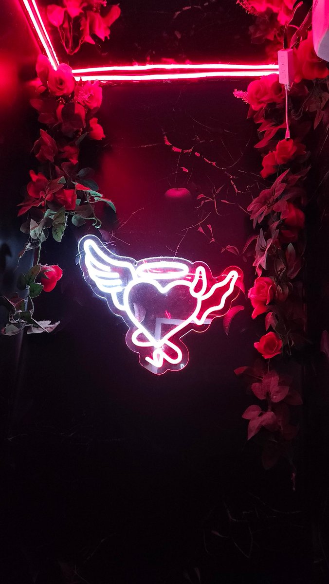 Nydelide's tweet photo. Happy Valentine's day yall kiss on your cheeks ❤️‍🔥 https://t.co/cwYdimZMVk