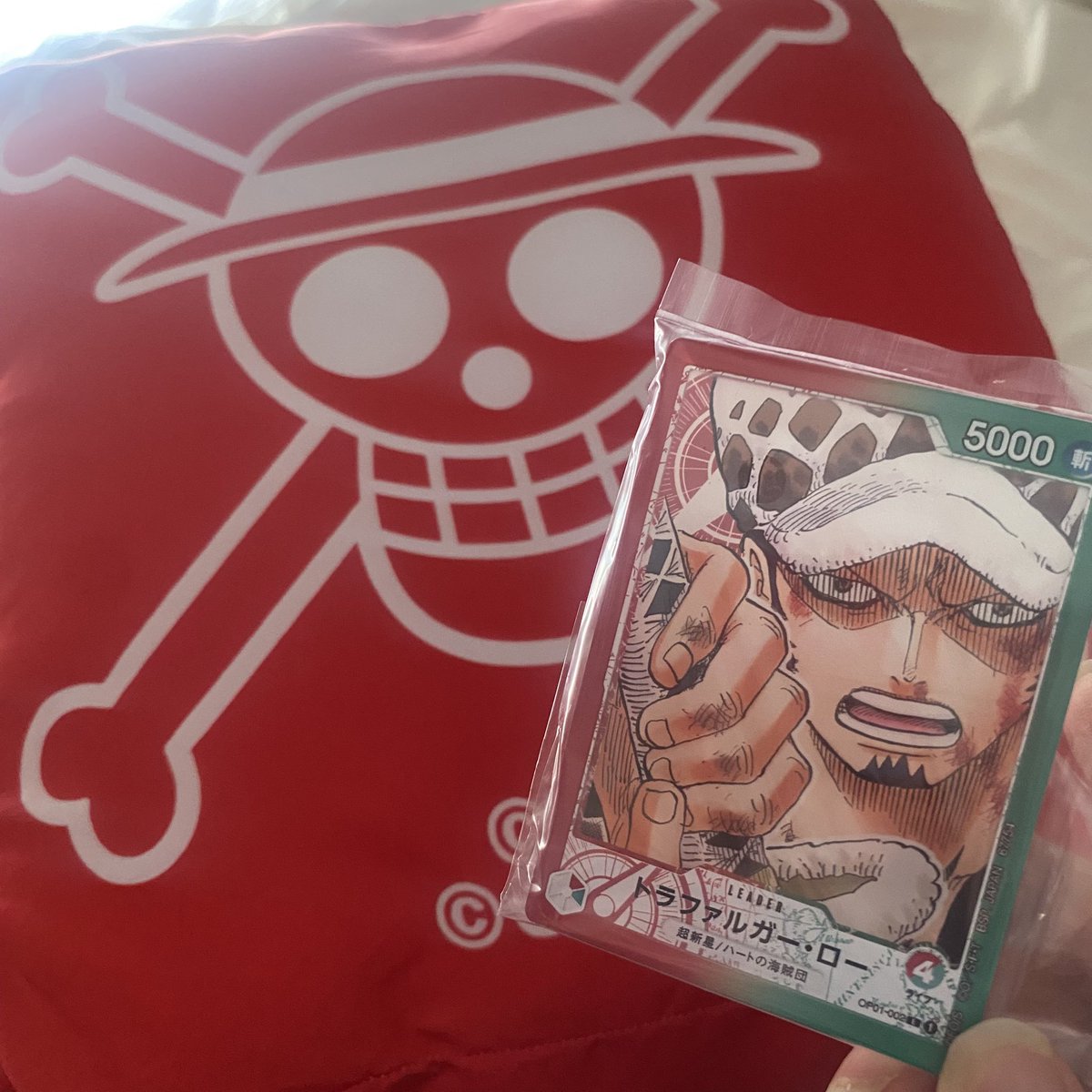 mui0mei's tweet photo. バカでかダイス🎲当たってわろてる
アクスタもめっちゃ良！
あとはサボのブランケットをメルカリでお安く買おう〜😌 https://t.co/3KMFwQB6yQ