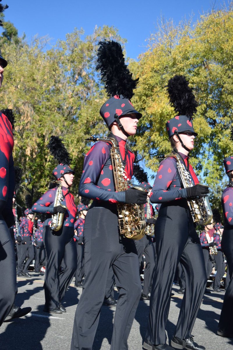 EALEsDad's tweet photo. @WHENESOTA #PopCulturePatio
EALEs Mom says, “well, our kid marched in the #RoseParade” https://t.co/L7uU4YPVyR