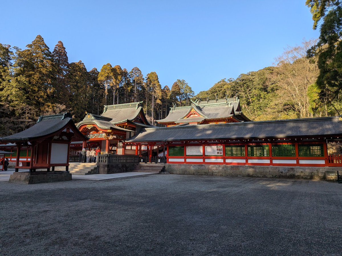 MarioMaster94's tweet image. Went to my first castle and shrine! Very cool. Kumamoto Castle and kirishina shrine! I did a fortune stick thing and got extreme luck apparently