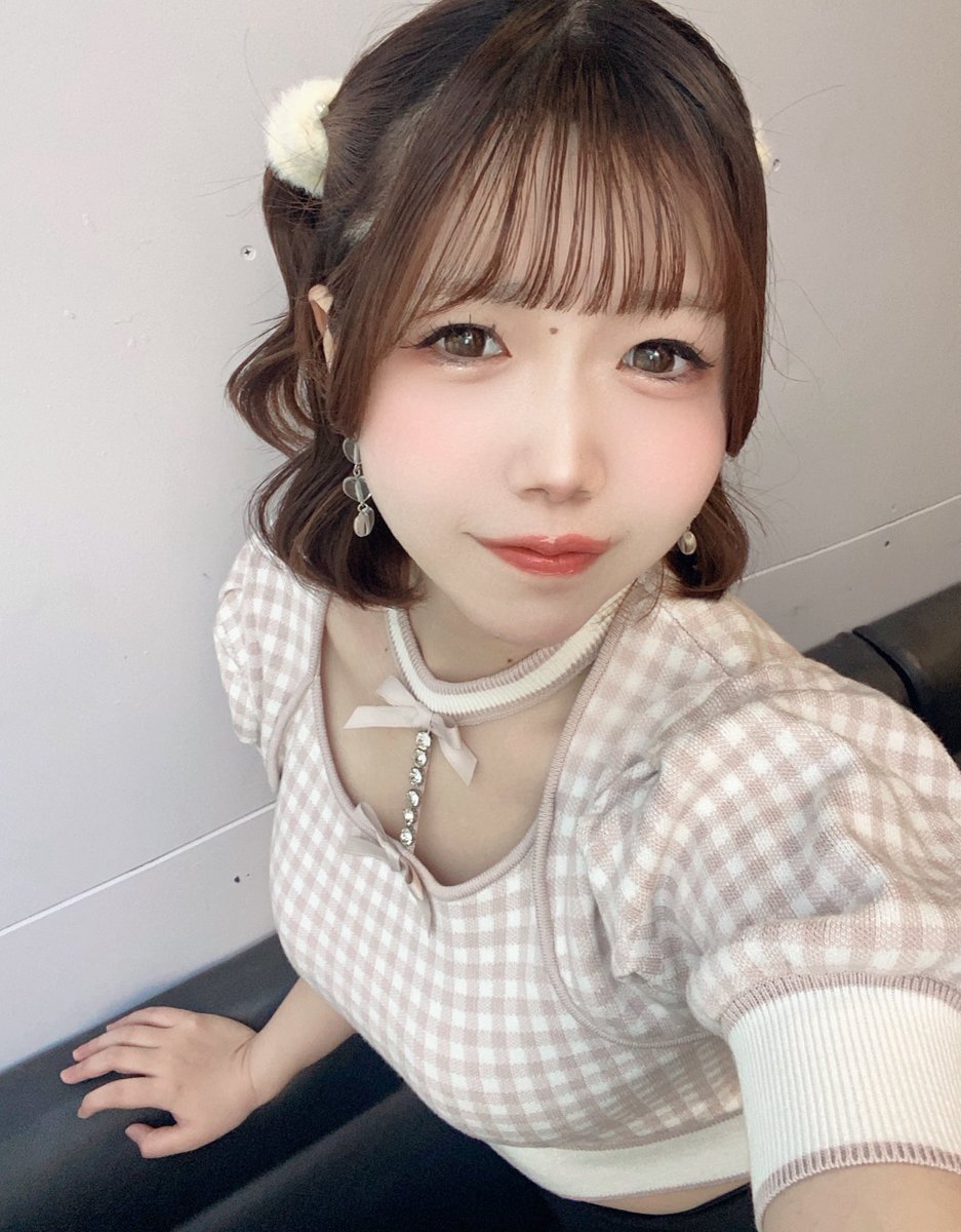 池袋リヴォイスさんでのライブありがとうございました〜🍑🎂
ももちゃんリアバだったのでみんなでももちゃんの私服を着たよ🎀✩.*˚
朝早くから会いに来てくれてありがとう.ᐟお話も楽しかったよーっ♡
また会おう〜〜〜🧡

2回し目は夜、GOTANDA G2さんです！
お待ちしてます🫶🏻