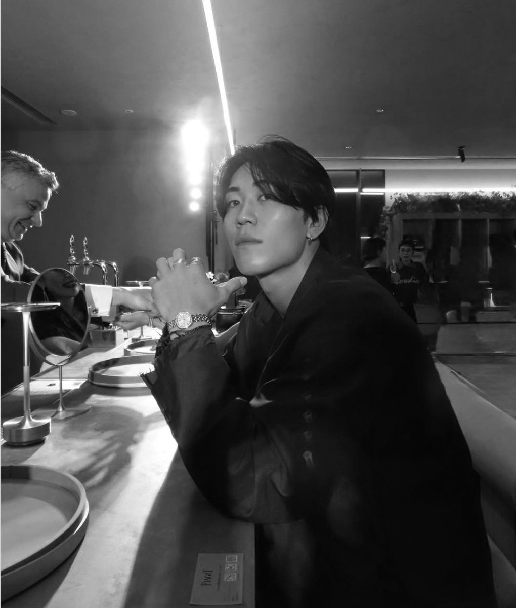 I didn’t fall from the sky by accident. 𝘐 𝘳𝘢𝘯.

Between constellations and broken promises, I chose Earth as my hiding place. Now I walk among you in two faces, two versions of the same flame.

𝘛𝘩𝘪𝘯𝘬 𝘺𝘰𝘶 𝘤𝘢𝘯 𝘩𝘢𝘯𝘥𝘭𝘦 𝘮𝘦?

fallenstar-taisei.carrd.co