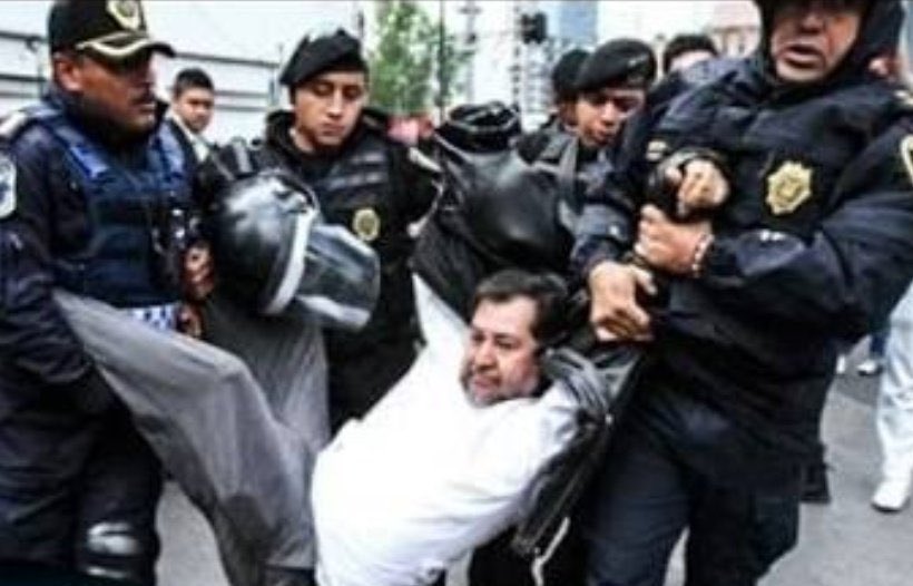 Corren a Marx Arriaga de la SEP, 

¡Ay perdón me equivoque de pulgoso 😂!