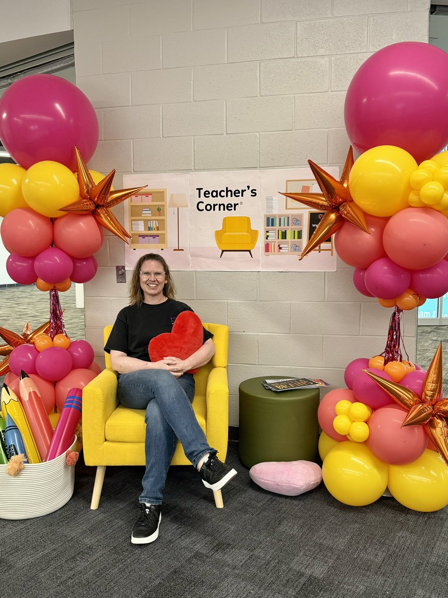 CyFairREAD180's tweet photo. Wrapped another DTE PD with our Secondary Reading crew! 💛 The Yellow Chair hit the road to honor the amazing work happening daily. Check out the vid of R180 teachers rocking Simultaneity in action, learners engaged, responding, and thinking all at once! @JackieLoyd @CyFairISD https://t.co/DmqRQvUUmh