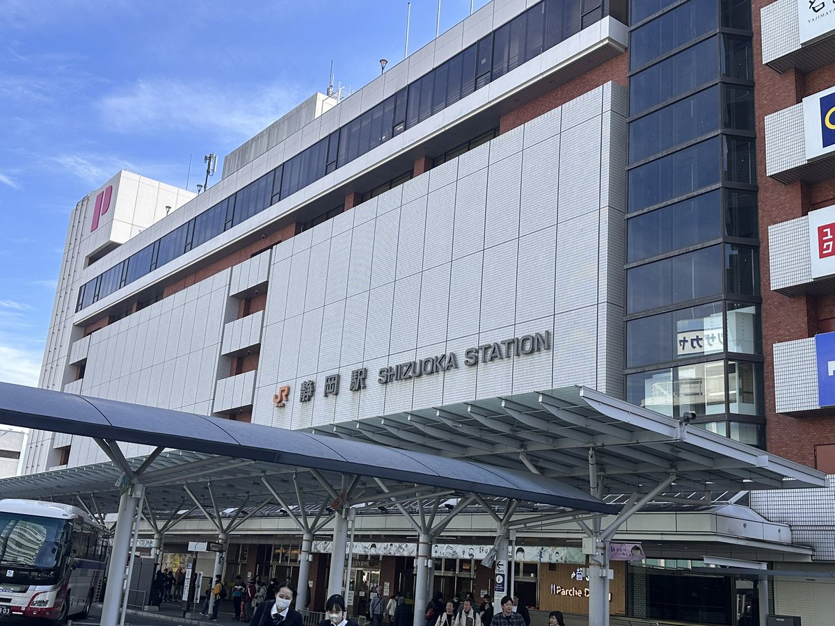 何気に静岡駅は人生初かも。日帰りだからチンポは食えないかな…さすがに笑