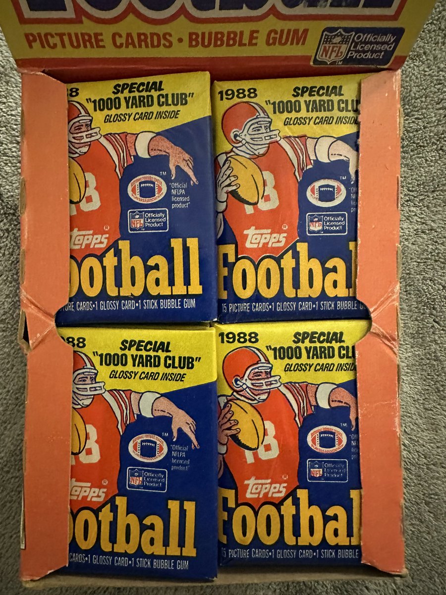 oldmanstylecard's tweet image. 1988 Topps Football. Secured another one to my wax box journey! If you haven’t been keeping track or new, I have opened probably 170 different boxes now. Excited to rip this one and see if I can hit a Bo Jackson Super Rookie! Stay tuned for the hits! 💥🔥#junkwax #footballcards