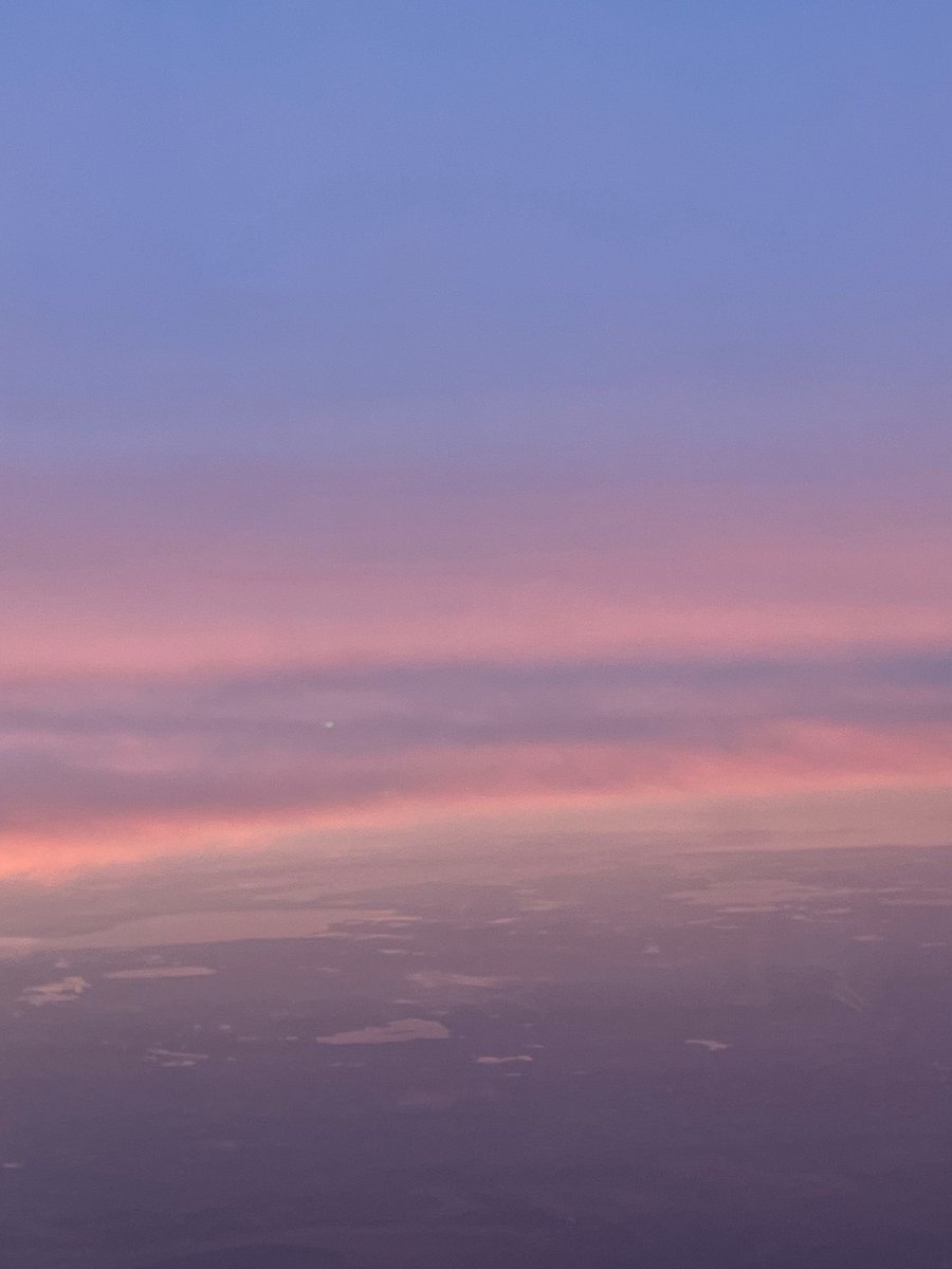 MINGHAO'S GREETING FOR CARATS ON CARAT DAY 🥹🥹🥹🥹🥹

he even added a photo of the sky looking a bit like carat colors 🥹