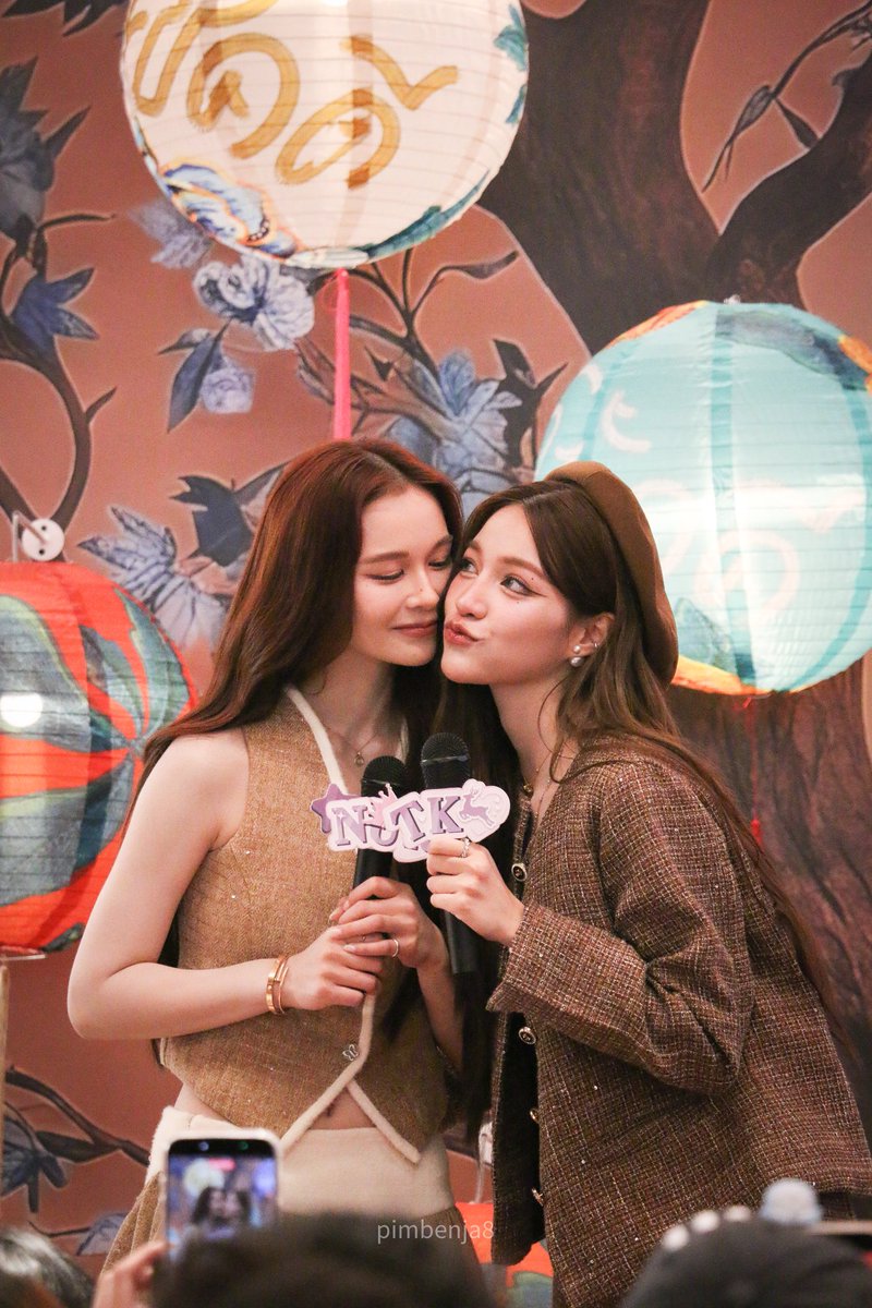 pimbenj8's tweet photo. ป้าชอบ ป้าฟิน 😆

TKNUR AT HOUSE OF SEPHORA
#HouseOfSephoraxTKNur #TKNur
#TKphinyanech #nurdesoraya https://t.co/yjTqToWCAw