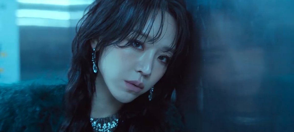 i'd gladly be a victim of her games if this is the face doing the manipulating

#TheArtOfSarah