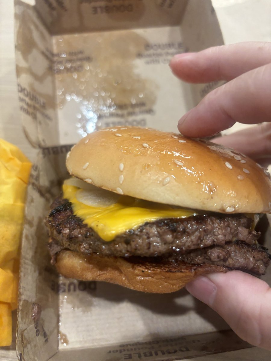 哪里有岁月静好？ 谁肚子里边装这俩谁饱。