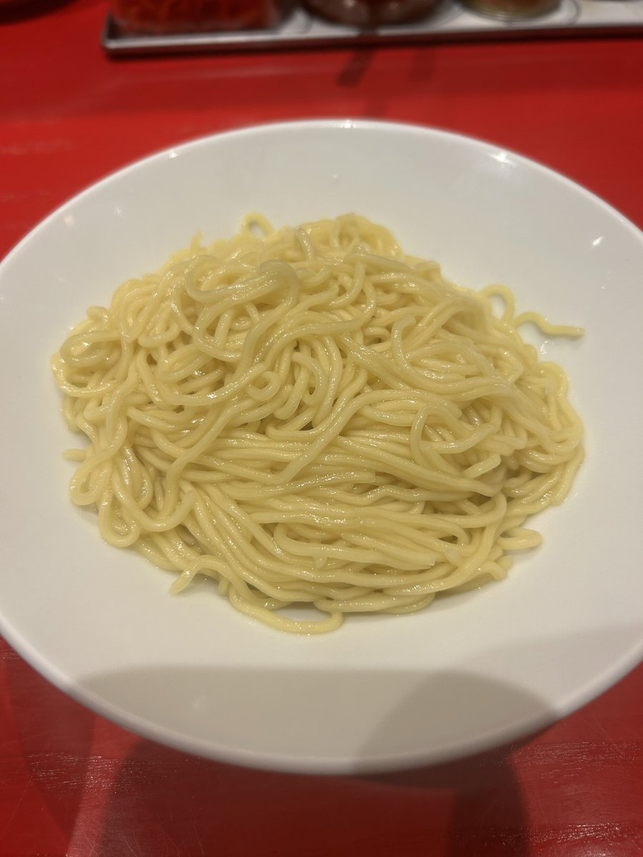ramenchudokuka's tweet photo. ずんどう屋
極豚元味
がっつりとドロドロの豚骨スープ
麺リフトで凄くからんでくるよ
天一のこってりより凄いかも
替え玉無料dayだったのでお願いしたら
スープが無くなっちゃった‼️
インパクトありすぎの限定麺でした。

#ずんどう屋
#極豚 https://t.co/nTpu9MVHJd