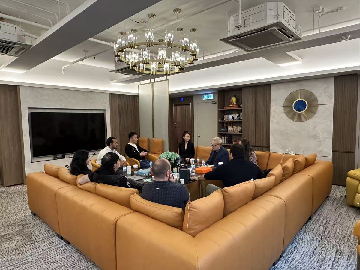 skydaogroup's tweet photo. Welcomed Michael Terpin, founder of Transform Ventures, to the SkyDAO office.He met with SkyDAO Group Chairman Neo Wang to discuss Web3’s future and potential collaboration, and gifted a signed copy of Bitcoin Supercycle.
Building the future of Web3 — together. 🚀@SkyDAO_Trust https://t.co/xnVJ8tnOAU