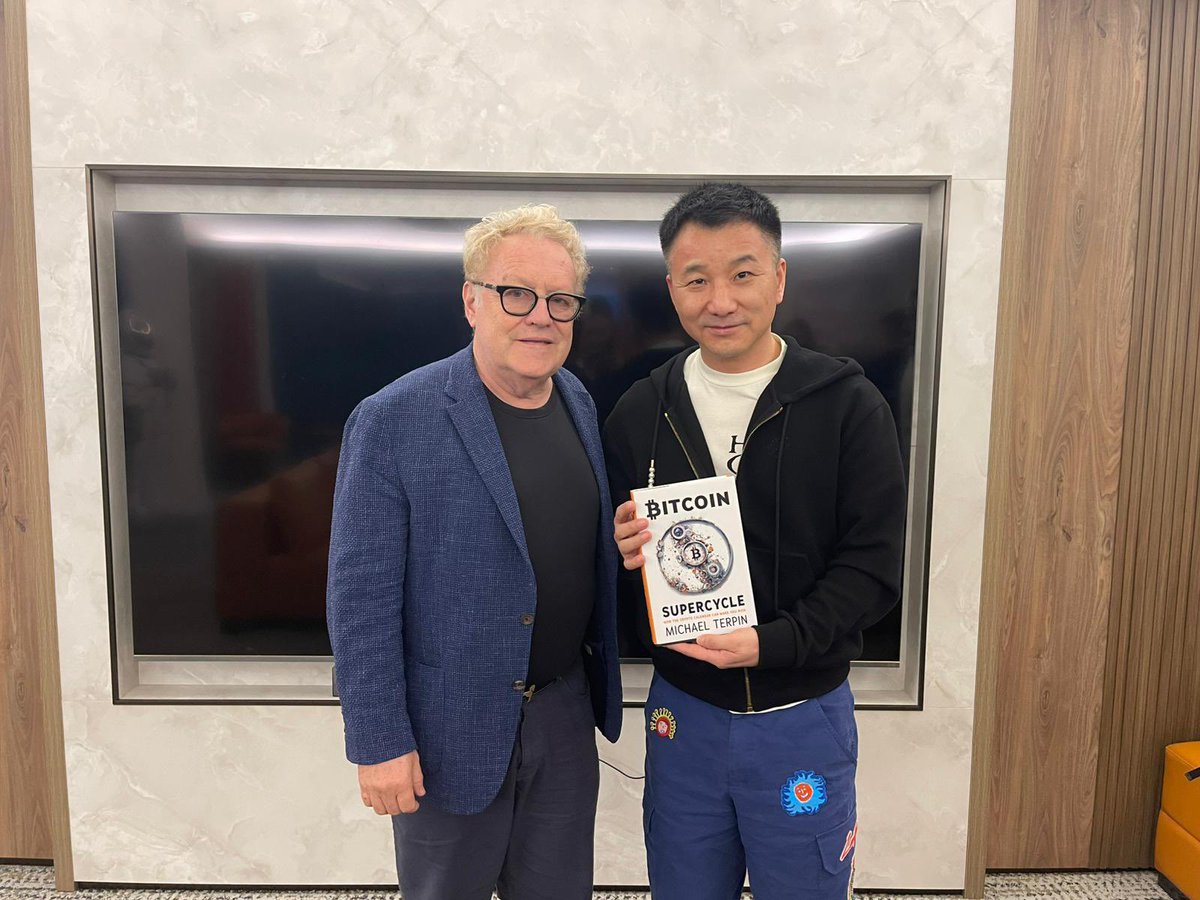 skydaogroup's tweet photo. Welcomed Michael Terpin, founder of Transform Ventures, to the SkyDAO office.He met with SkyDAO Group Chairman Neo Wang to discuss Web3’s future and potential collaboration, and gifted a signed copy of Bitcoin Supercycle.
Building the future of Web3 — together. 🚀@SkyDAO_Trust https://t.co/xnVJ8tnOAU