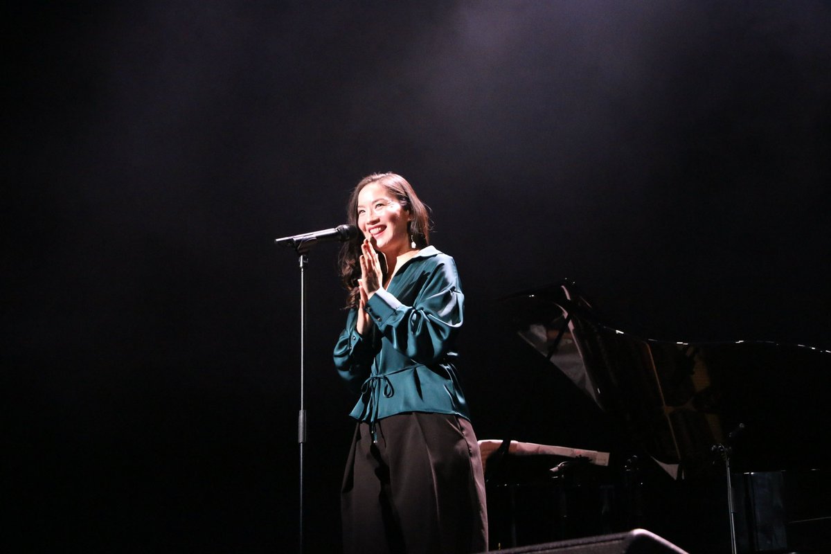 Joellevoice's tweet photo. JUMP OUT ACT5 pics♪

♡曲目♡
1. I Love You
2. Iris 〜同じ空の下で〜
3. ラッキー・マリア
4. Missing You
5. Someone’s Watching Over Us
6. Beautiful

“Someone’s Watching Over Us”は初披露。”Missing You”はウクレレで作曲したのでウクレレ演奏もさせていただきました！

#JUMPOUTLIVE https://t.co/pgYOz4pK6K