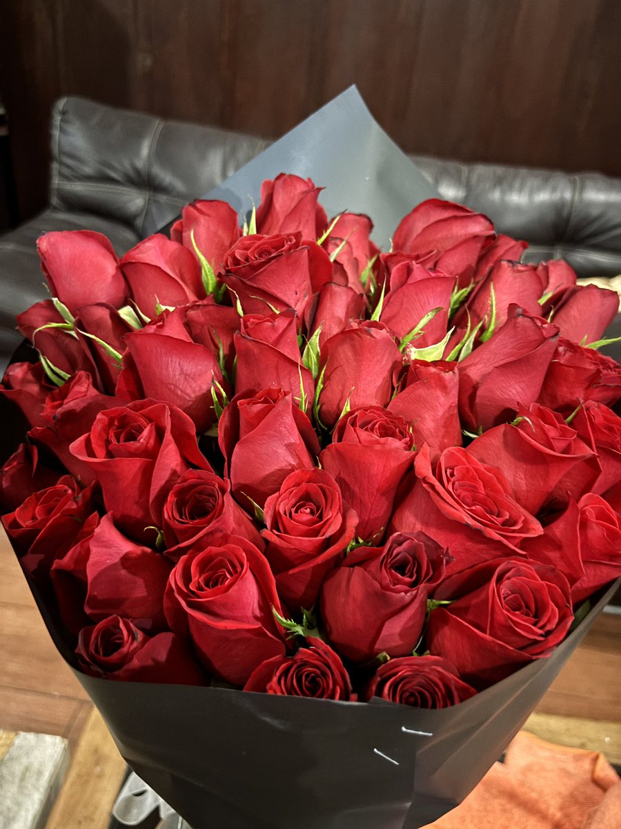 ɴɪᴜꜰꜰʟᴇ 💚 tweet media