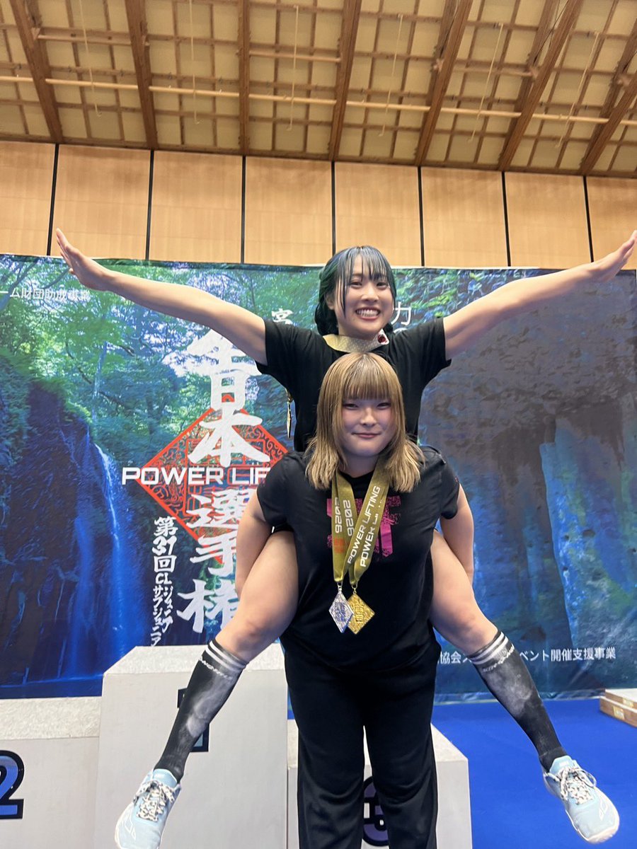 aii__ri2003's tweet photo. @nomupowerlifter をおんぶする夢叶いました https://t.co/TWUY283VMl