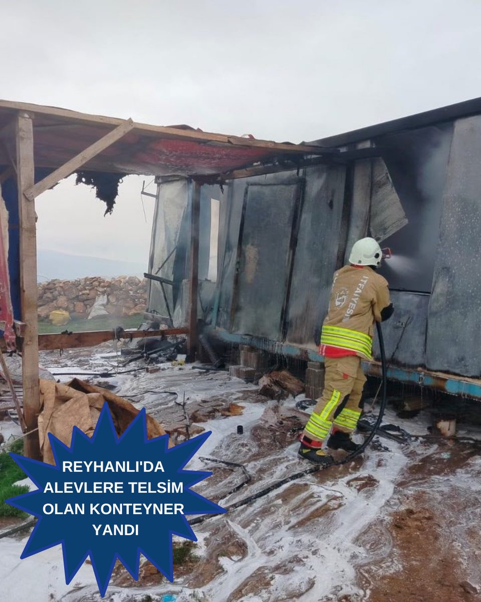 Hatay’da alevlere teslim olarak yanan konteyner kullanılmaz hale geldi.
Yangın; Reyhanlı ilçesi Çakıryiğit Mahallesi’nde yaşandı. Mahallede vatandaşların barınma alanı olarak kullandığı konteyner alevlere teslim oldu./İHA