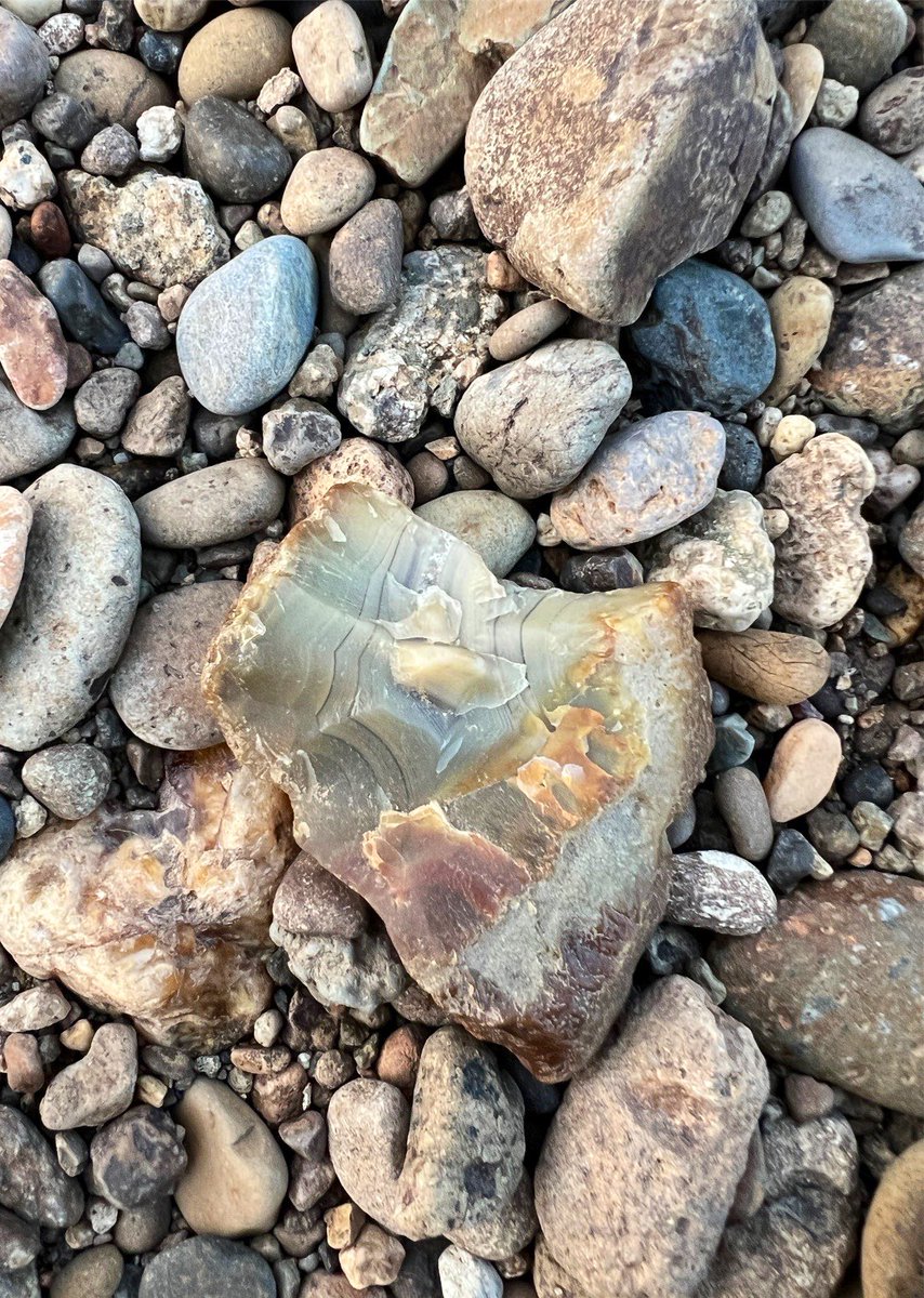 割れてた瑪瑙　両面とも縞模様が綺麗