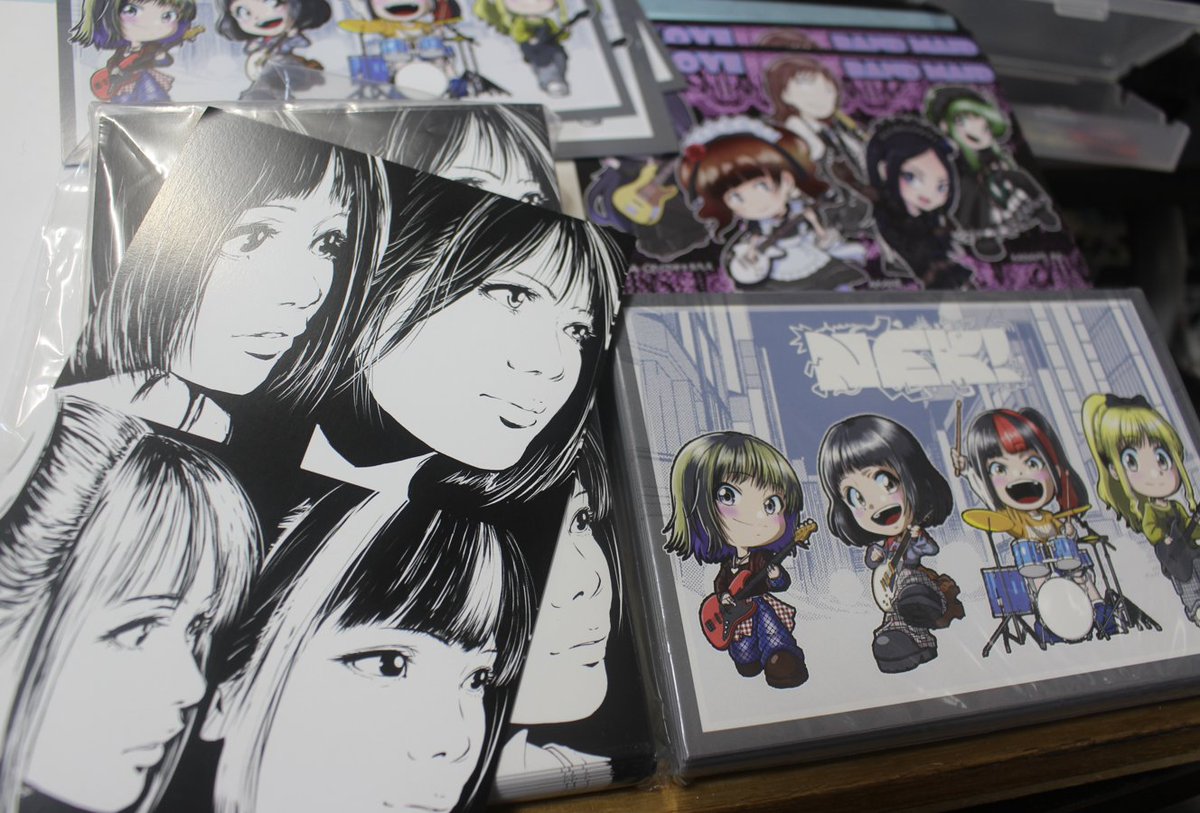 みんなー、NEKIちゃんの新作ポストカード、印刷所から届いたよ～
両面印刷（ミニキャラカラー＆モノクロ写実）の豪華仕様です♪

絵師５人ハガキと一緒に、21日のバンメ大阪にも持って行くので受け取ってください♪

ネキツアーは、名古屋の時に配ります(*´▽｀*)

#NEKI #bandmaid