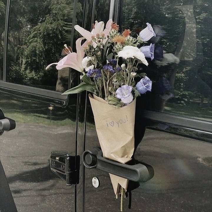 ️️ ️️

️️Happy Vals daaay, everyone! 💛

Semoga teman-timun selalu dikelilingi kebahagiaan dan suka cita bersama dengan orang-orang tersayang. (Sambil beli bunga di Pocket Seeds juga, jangan lupa ya! 💐)

️️ ️️