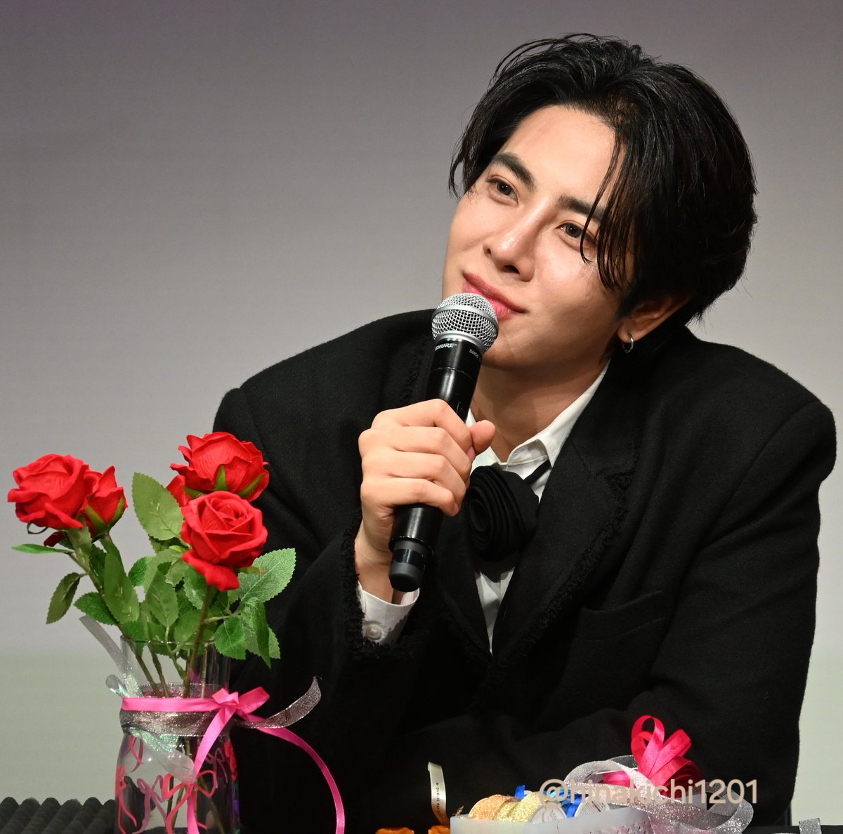 hinakichi1201's tweet photo. Mixと薔薇🌹
薔薇が似合いすぎるよ✨
#FanEventTokyoxMix
#mixxiw @wixxiws https://t.co/f0bRA6NOG9