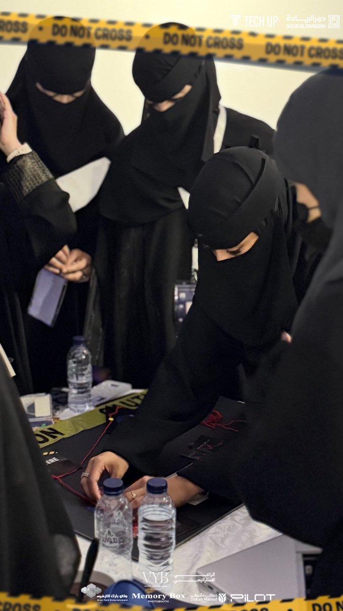 Techup_Sa's tweet image. وسط تركيز كامل وانغماس بالتفاصيل…
ربط الأدلة، تحليل المعطيات، ويقربون خطوة للحقيقة 🔍

#CodeBreak