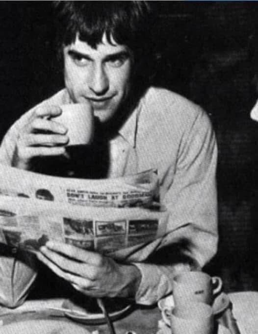 [Andrea]🙂
Read the paper later
You'll be caught in the queues.
[Norman]🙂
Don't rush me baby
While I'm reading the news