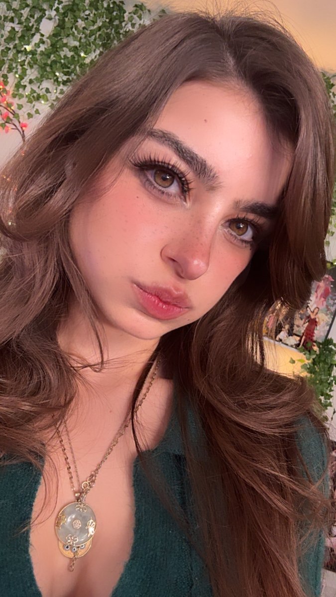 REACTING TO CHATS FAVORITE ROMANCE MOMENTS IN MEDIA TONIGHT :3 YIPPIE~ live now twitch.tv/aruuu