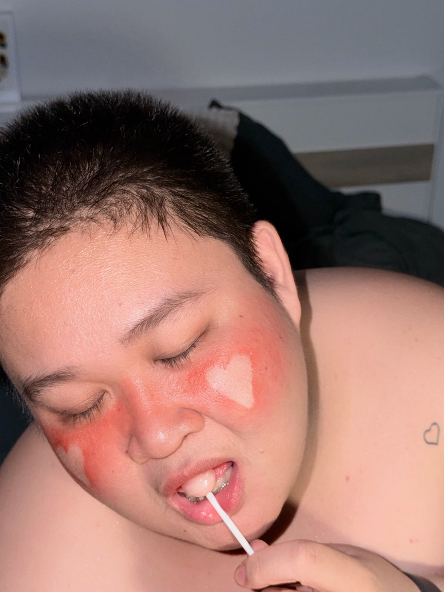 Gxxcnx19's tweet photo. ขอเลียเอ้ย ขออ้อนดอกไหมหน่อยค้าบ 😝😋

Happy Valentine’s Day 🤍🤏🏻🌹🐻‍❄️🍭🥵

爸爸，我可以要一束花吗？💐😘 https://t.co/QzjXyrQW7P