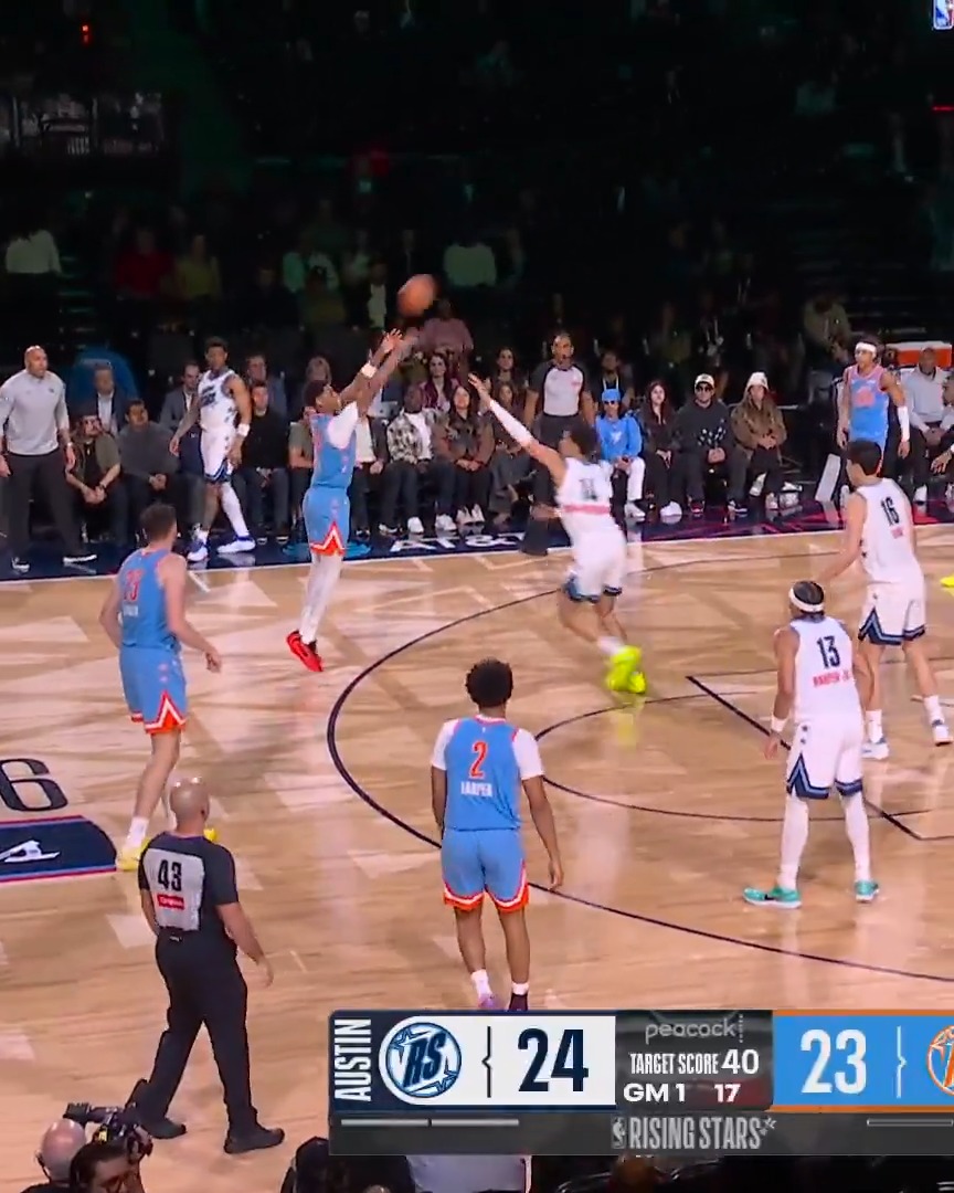 the in-and-out was so smooth ๐ฎโ๐จ
Ace is on the board with for Team Melo! ๐
#TakeNote | @NBAAllStar